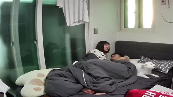 【南韩情侣偷拍流出】居家监控视角激情缠绵全纪录·无删减完整版曝光