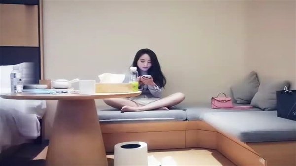 奶子超敏感一碰就喷水！极品短裤骚货高潮连连
